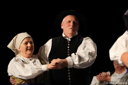 Ples in glasba izpod kamniških planin v izvedbi Folklorne skupine Kamnik in njihovih prijateljev  (26)
